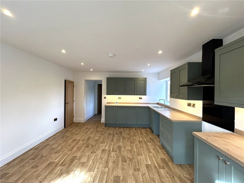 Property photo 2 of 11 Picture 2