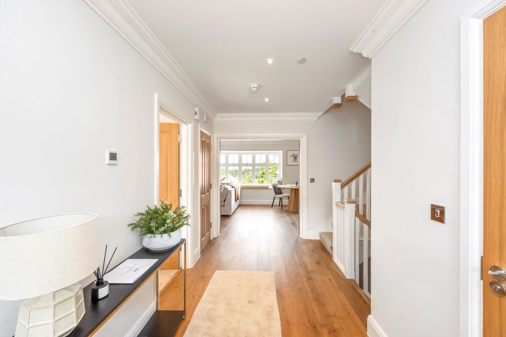 Property photo 2 of 18 Image