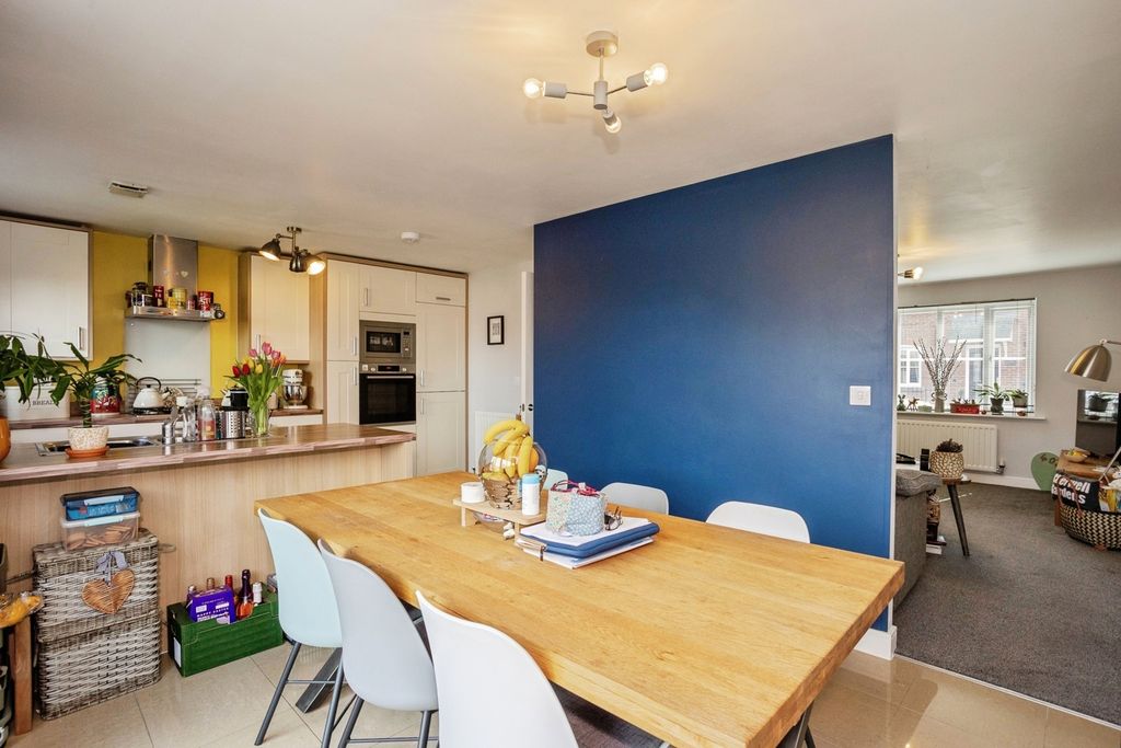 Property photo 3 of 21 Pbox-Img.Jpg