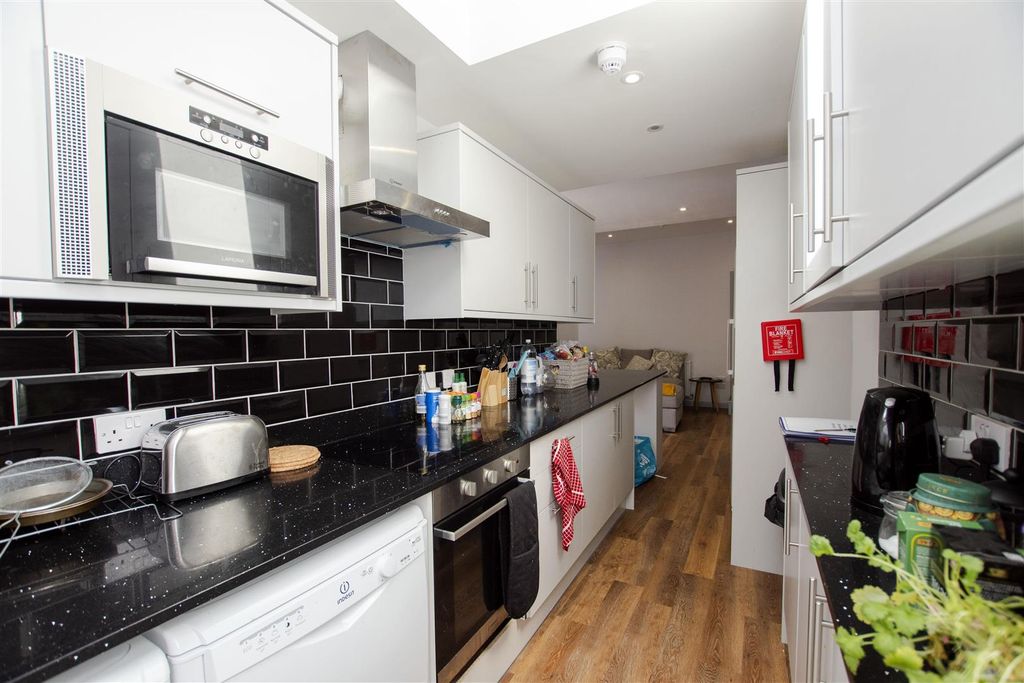 Property photo 2 of 13 Approach
