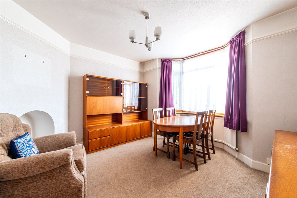 Property photo 3 of 26 Picture No. 15