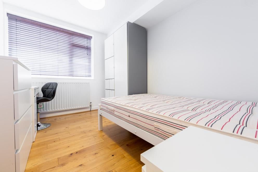 Property photo 3 of 11 4 Amble Grove-3.Jpg