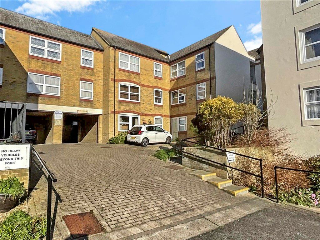 Property photo 3 of 7 Front