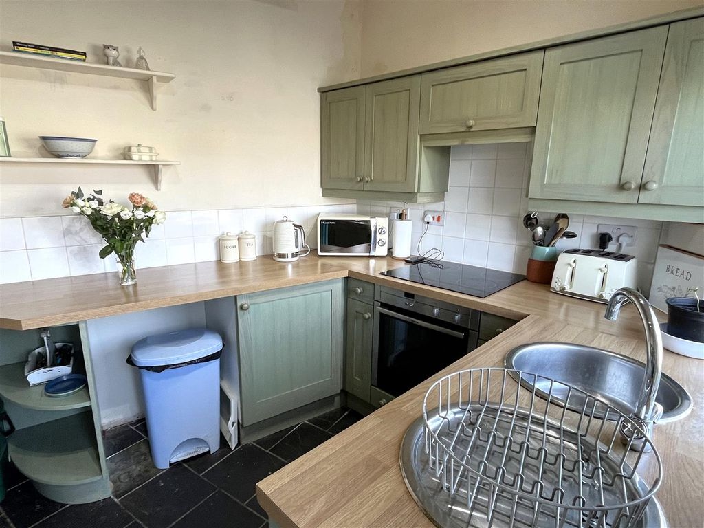 Property photo 3 of 16 Kitchen.Jpg