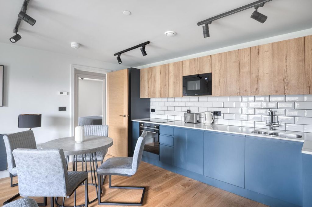 Property photo 3 of 21