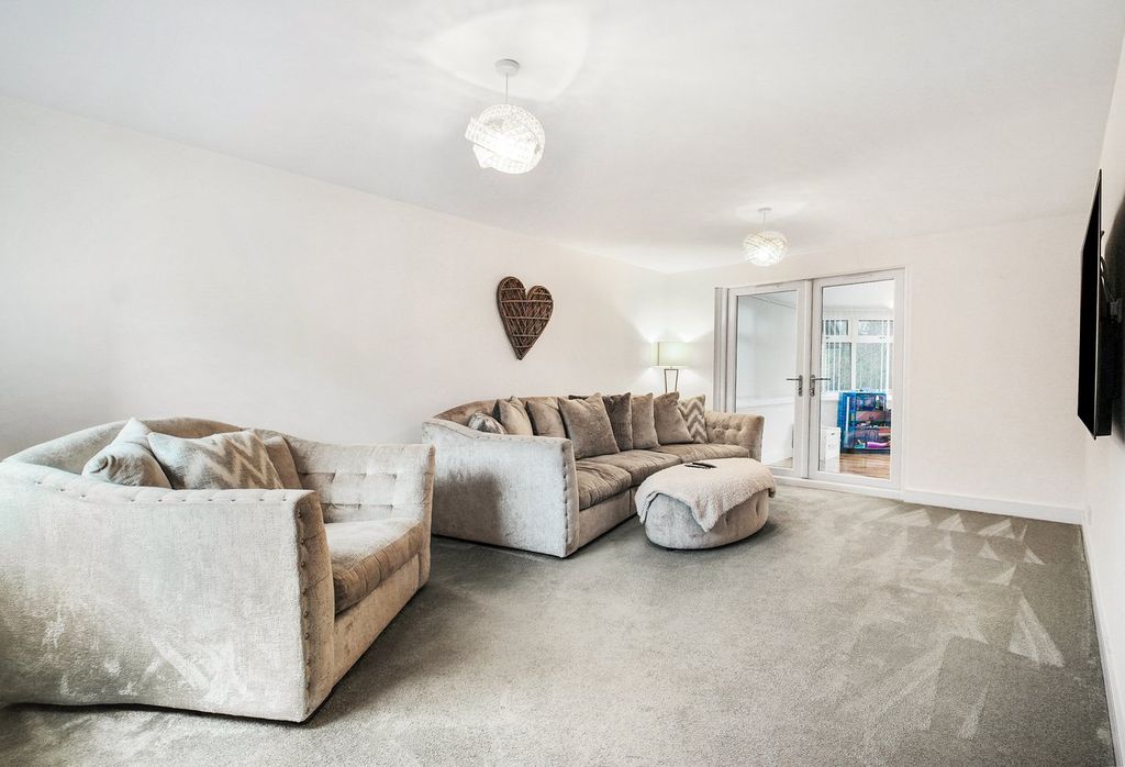 Property photo 2 of 24