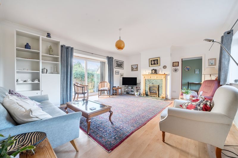 Property photo 3 of 18 Living Room