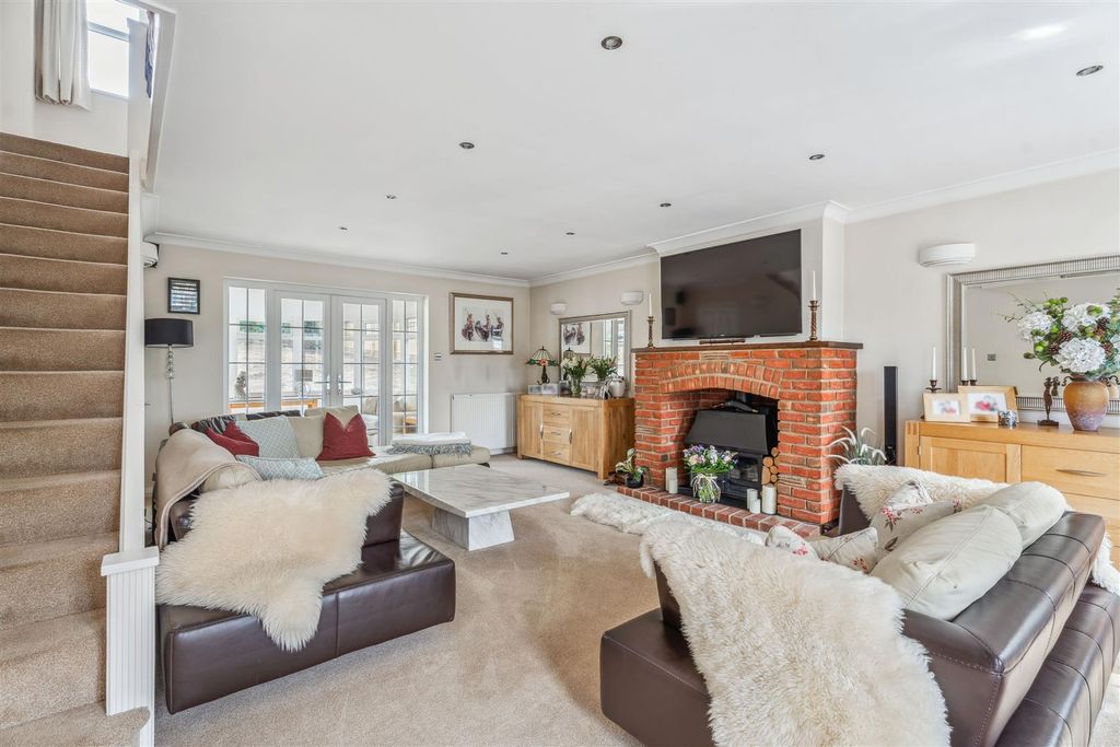 Property photo 2 of 24 Living Room