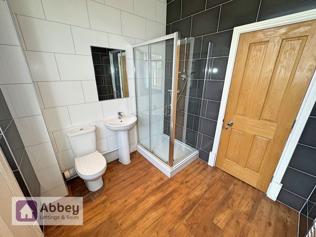 Property photo 2 of 12 Bedroom Ensuite