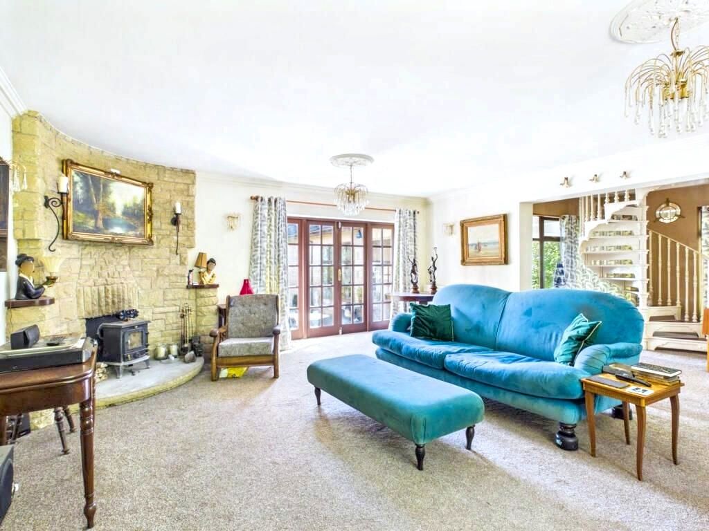Property photo 2 of 31