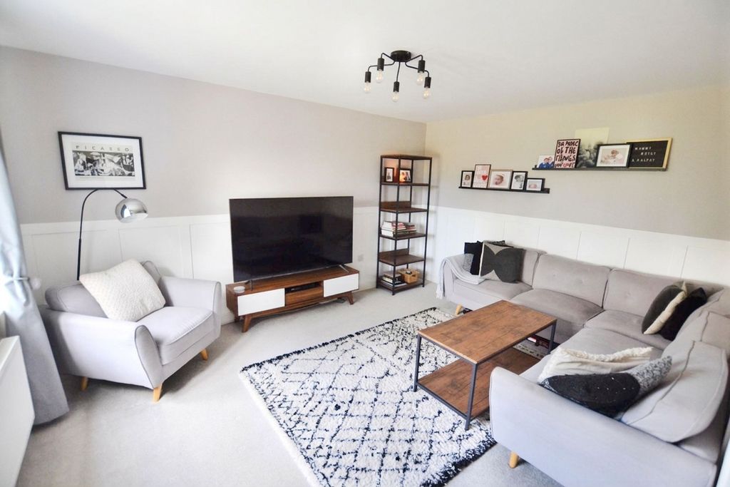 Property photo 3 of 27