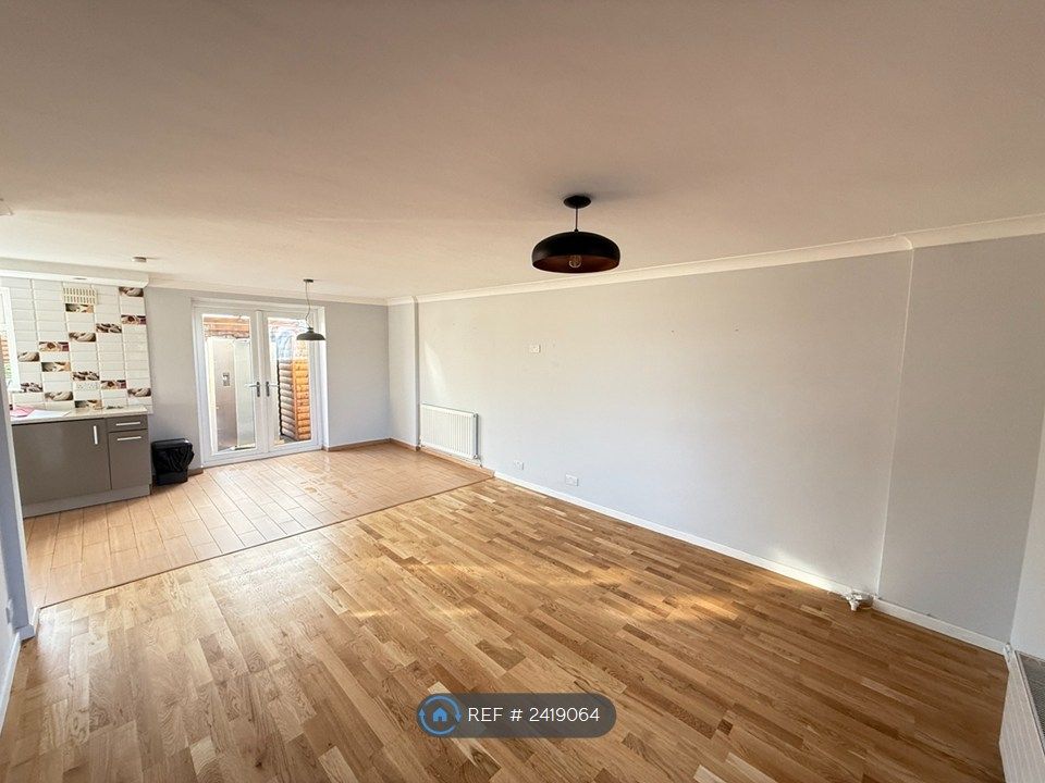 Property photo 2 of 32