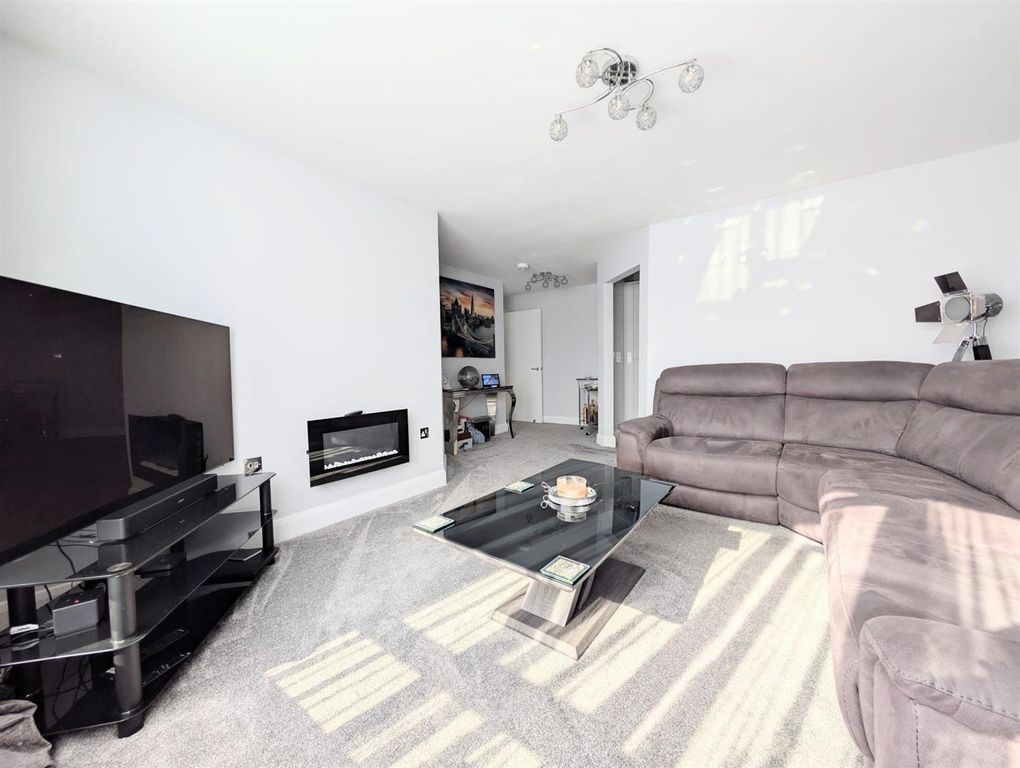 Property photo 2 of 8 2B013663-29d2-45A0-9c23-E19239062B14.Jpg