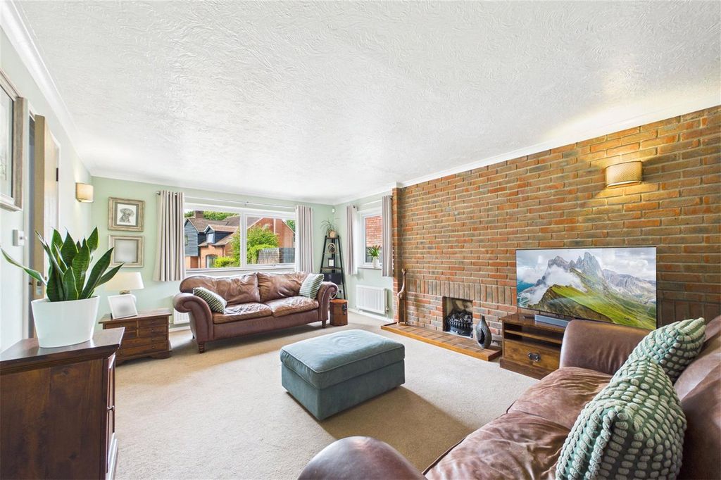 Property photo 2 of 17 Lounge