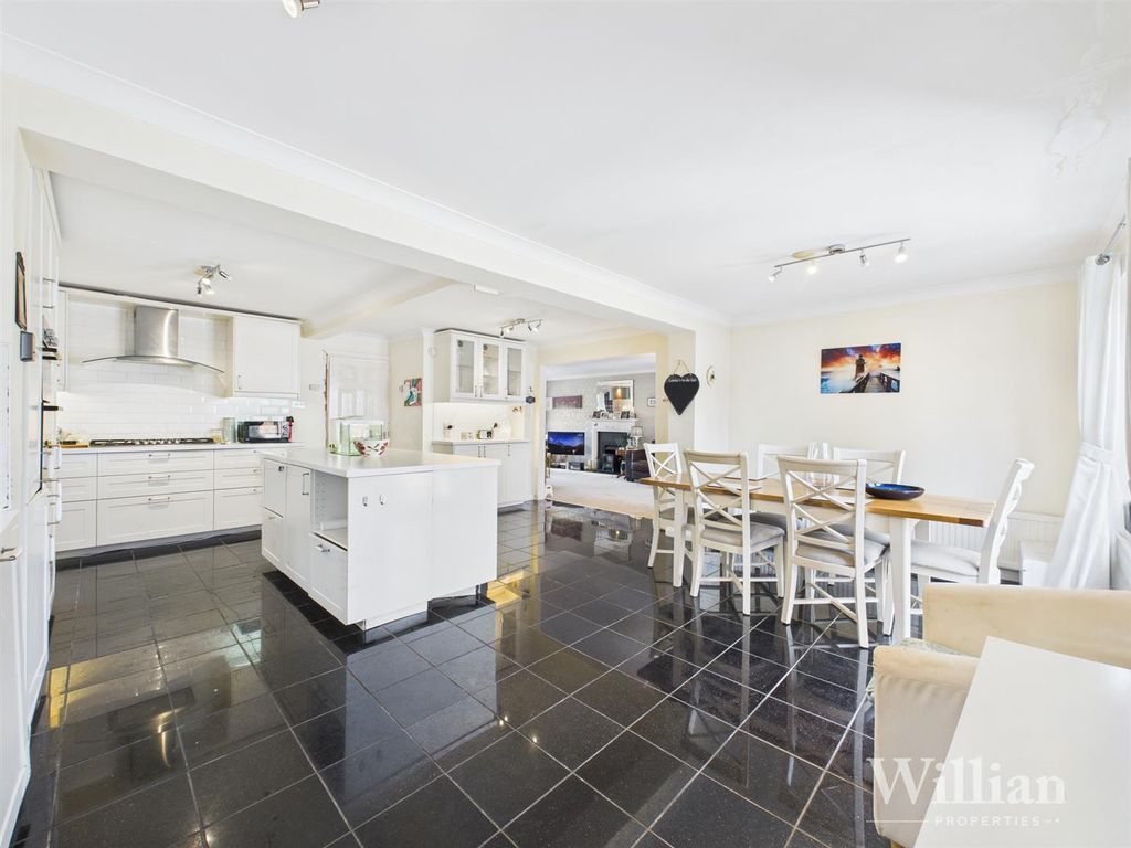 Property photo 3 of 19 Cam02861G0-Pr0484-Still013.Jpg