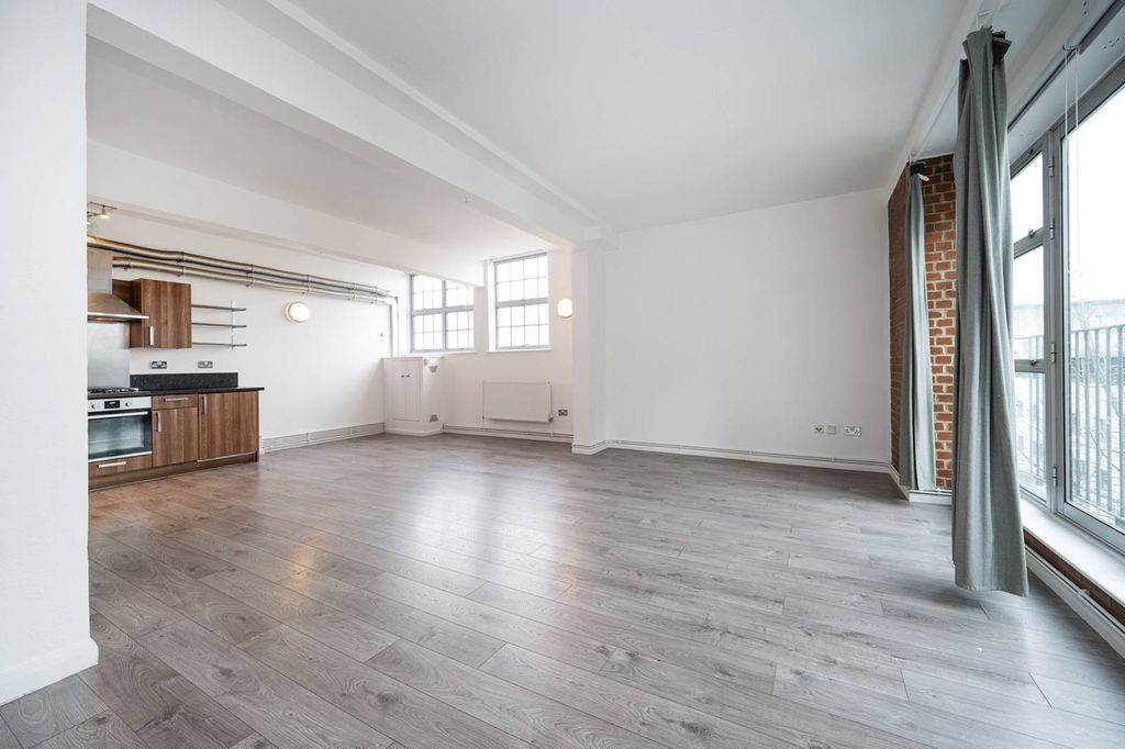 Property photo 2 of 6