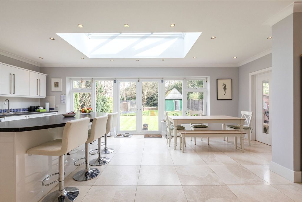 Property photo 2 of 25 Picture No. 13