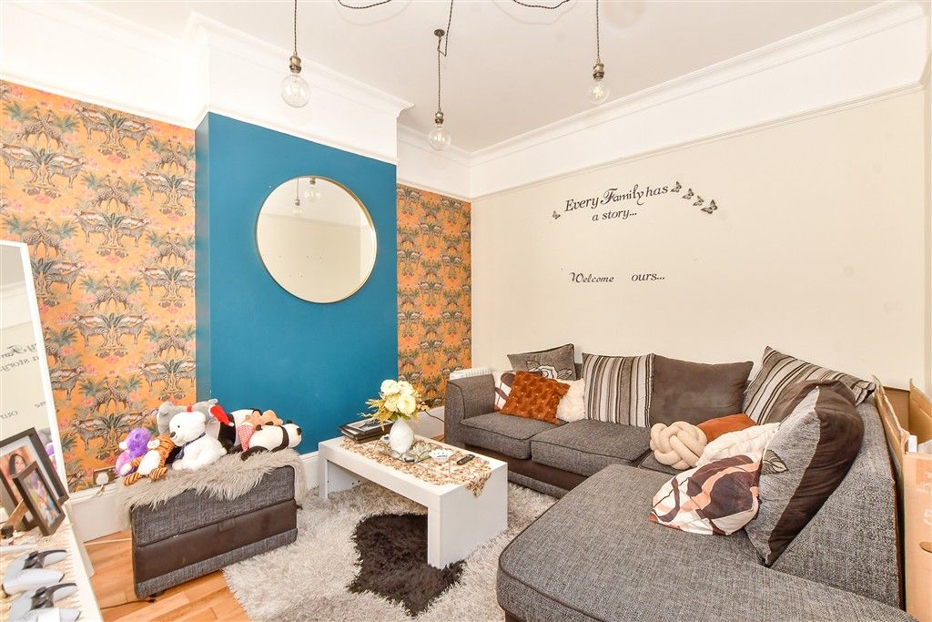 Property photo 2 of 9 Lounge