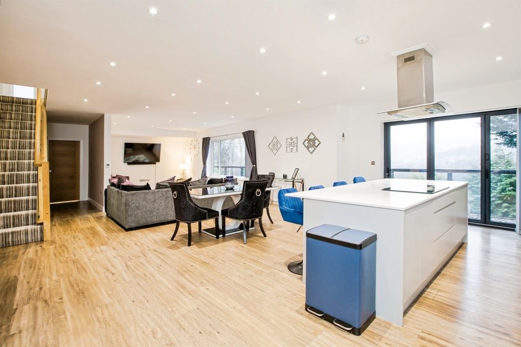 Property photo 3 of 23