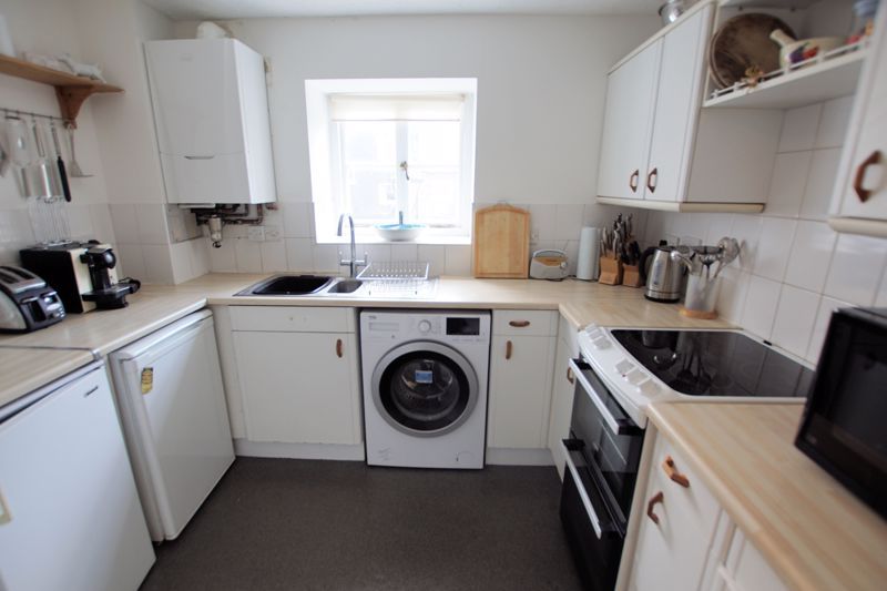 Property photo 3 of 10 Kitchen