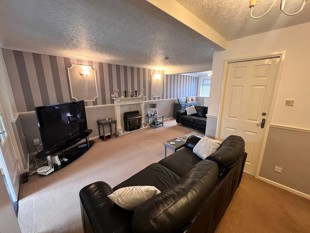 Property photo 3 of 25