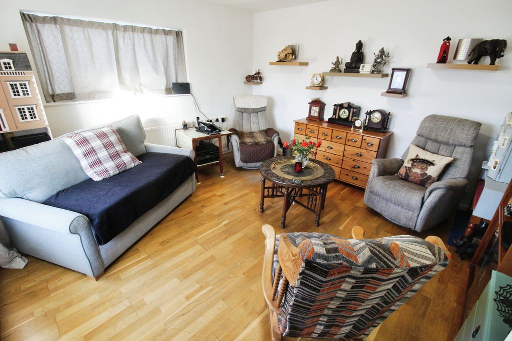 Property photo 3 of 14 Lounge