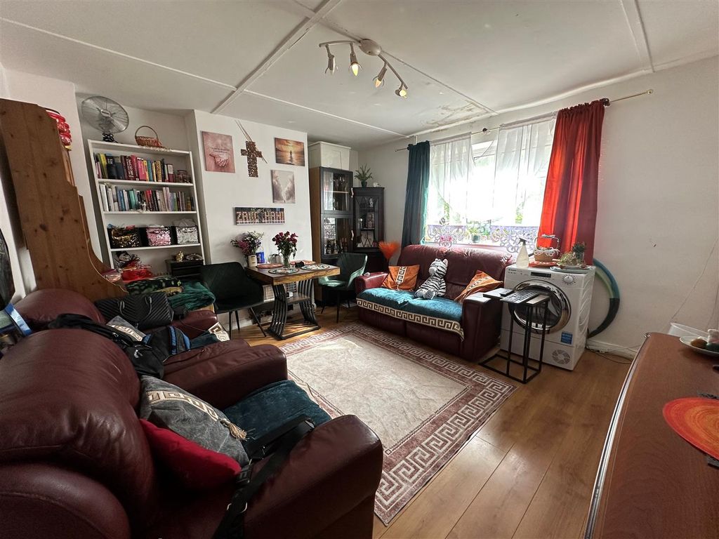 Property photo 3 of 8 Coopers Estate Agents