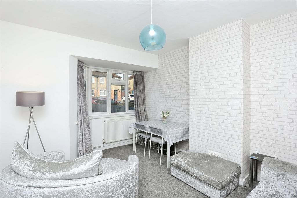 Property photo 2 of 14 Lounge