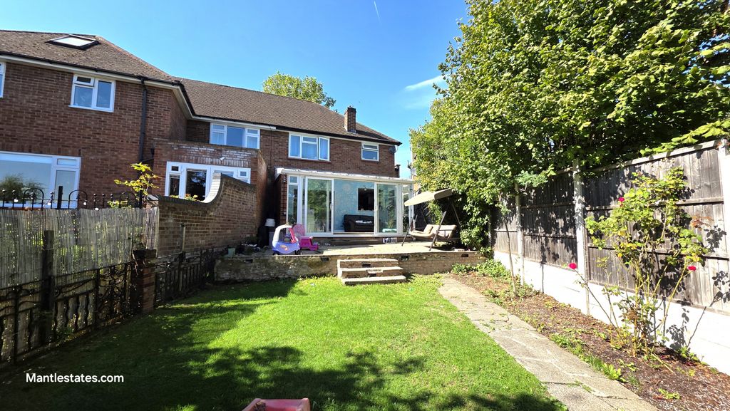 Property photo 1 of 17 4 Bedroom Semi Detached House