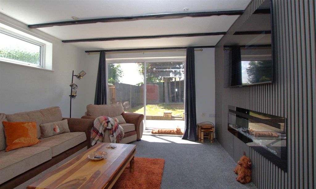 Property photo 1 of 10 Lounge