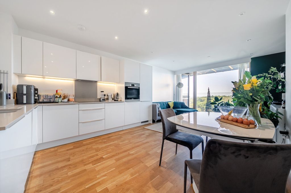 Property photo 2 of 19 1483855-14-6A3E4B...