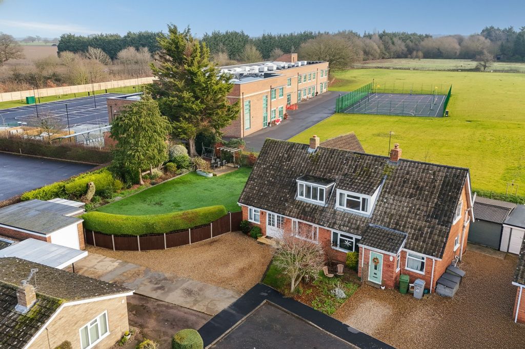 Property photo 1 of 27