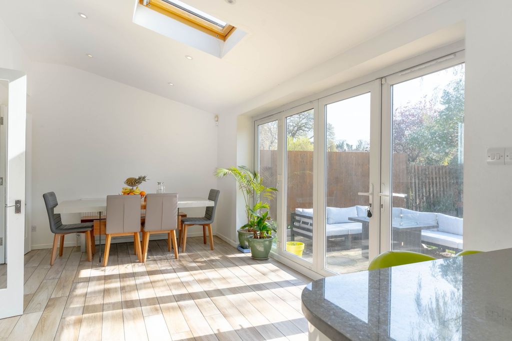 Property photo 2 of 21