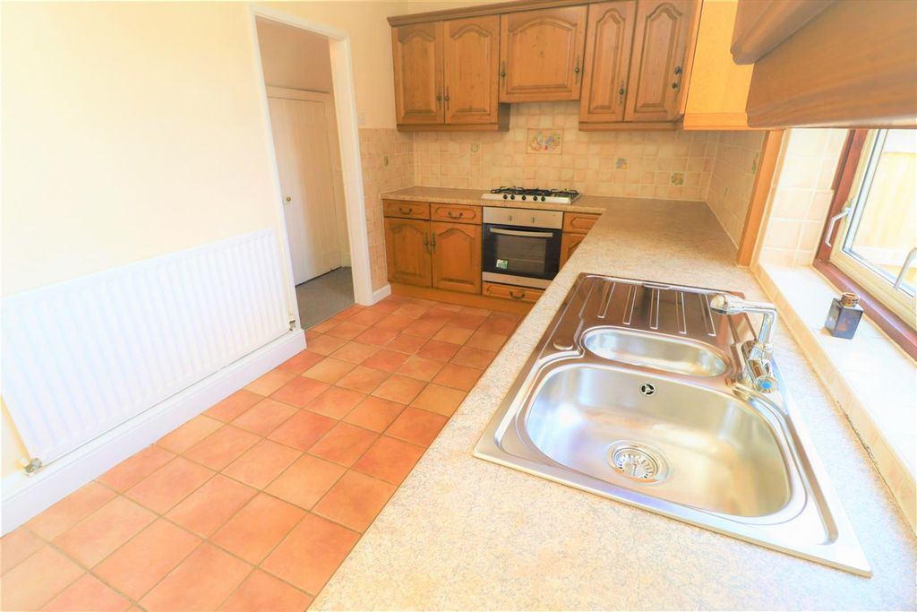 Property photo 3 of 10 Kitchen.Jpg
