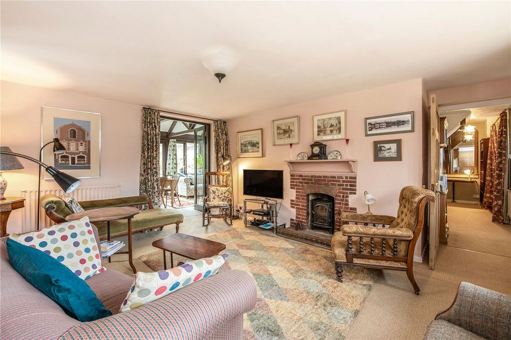 Property photo 2 of 22 Living Room