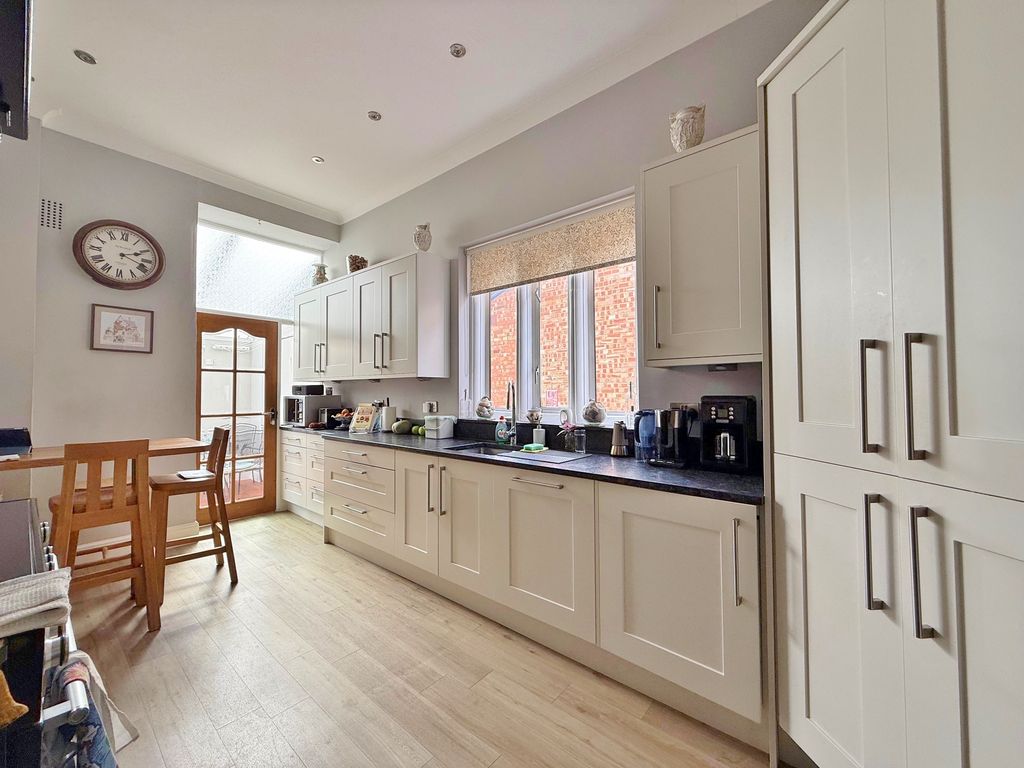 Property photo 3 of 27