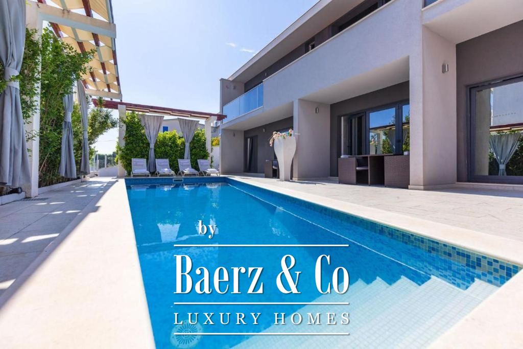 Property photo 1 of 35