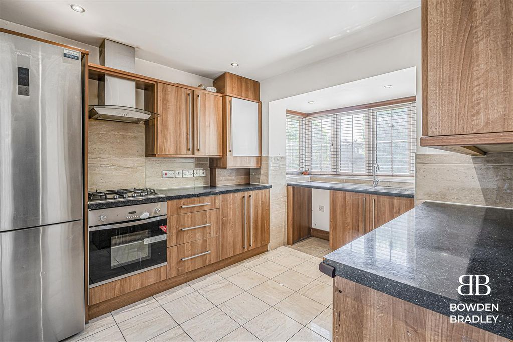 Property photo 2 of 19 Kitchen
