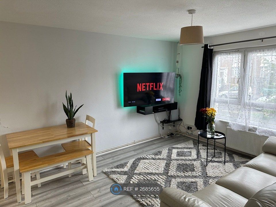 Property photo 1 of 12 Frontroom