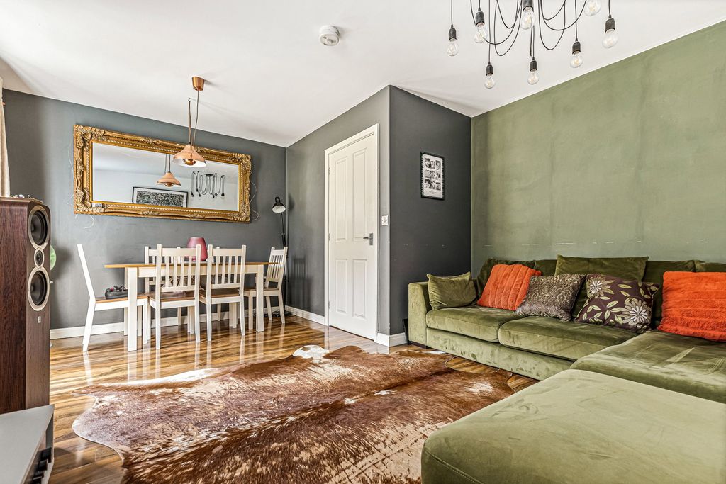 Property photo 2 of 18