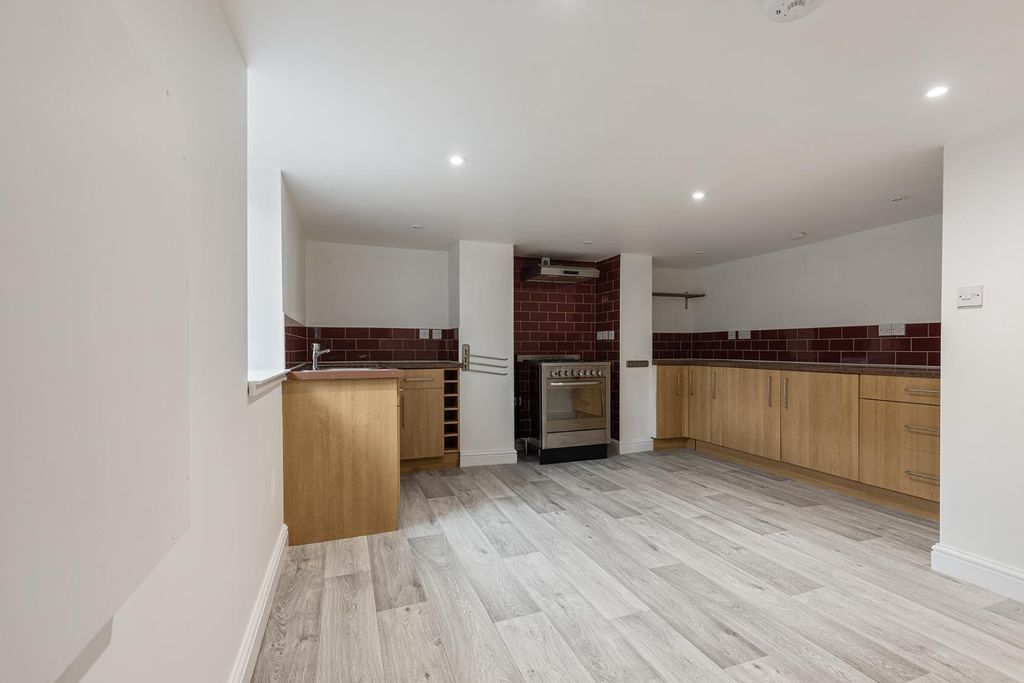 Property photo 2 of 19 Kitchen