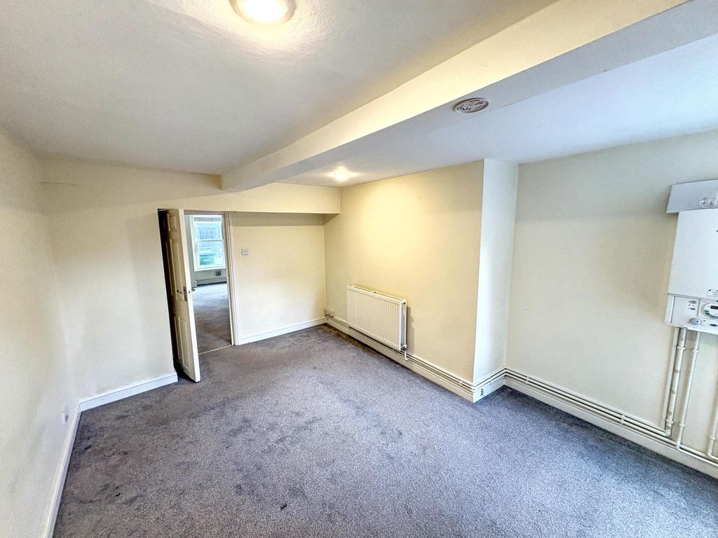 Property photo 3 of 6 20260730191202_20260730-Interior-15-Razszrzctef2Bhrwjpeg_Alhyh.Jpg