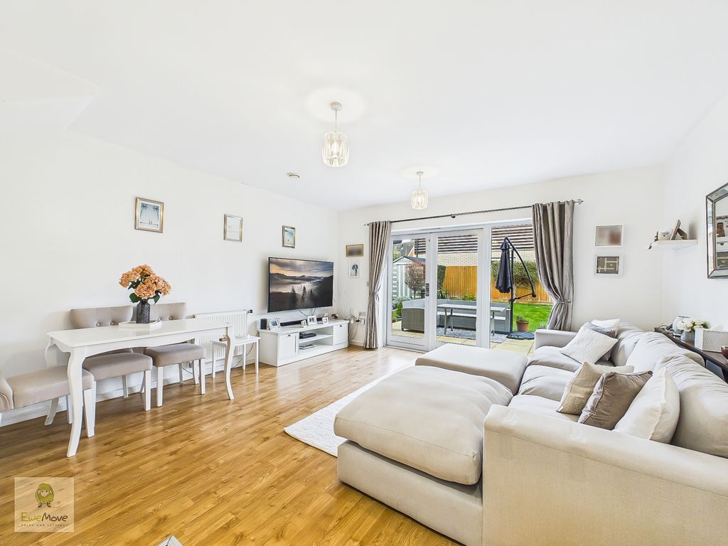 Property photo 2 of 20 Lounge