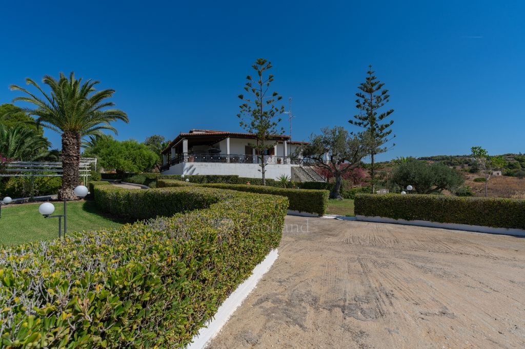 Property photo 2 of 48