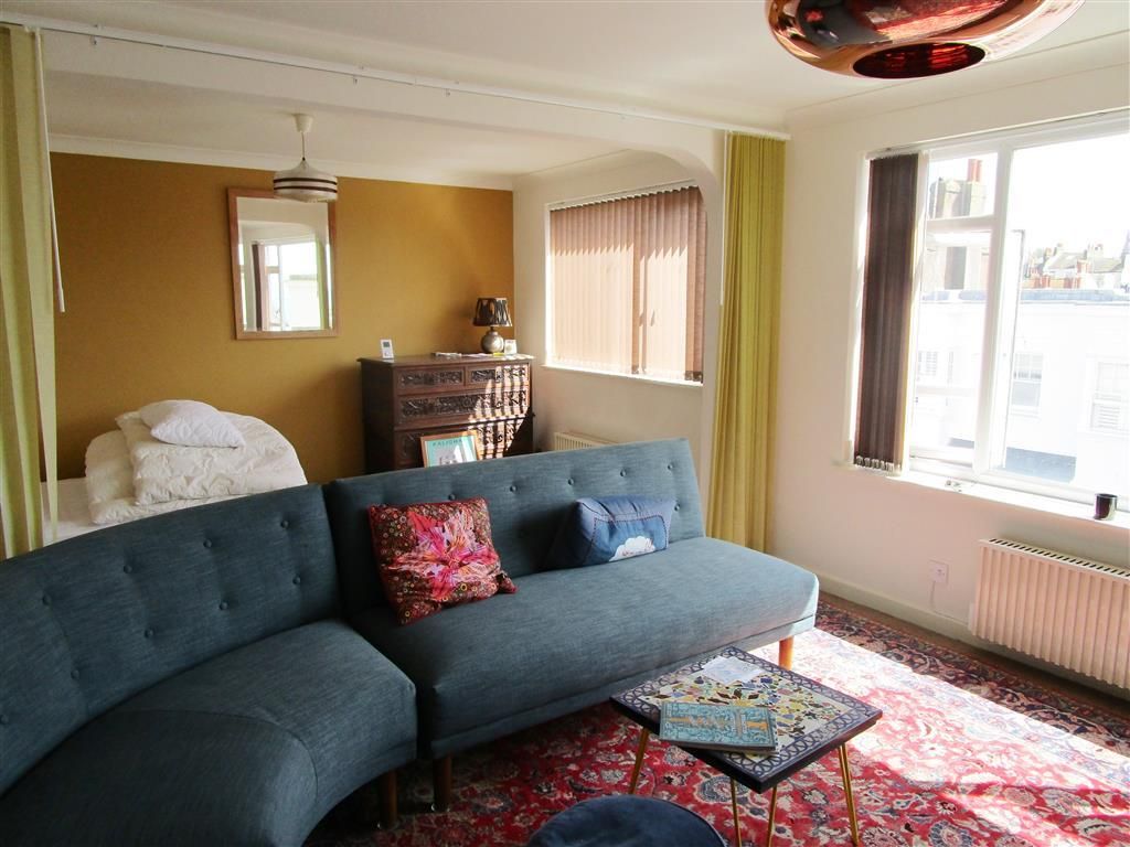 Property photo 1 of 7 Living Room