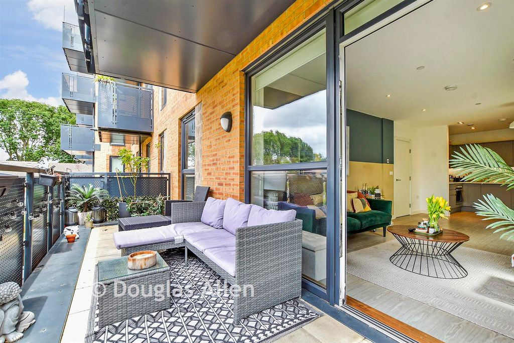 Property photo 1 of 20 Balcony / Terrace