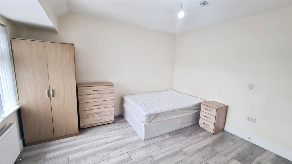 Property photo 3 of 6 Bedroom