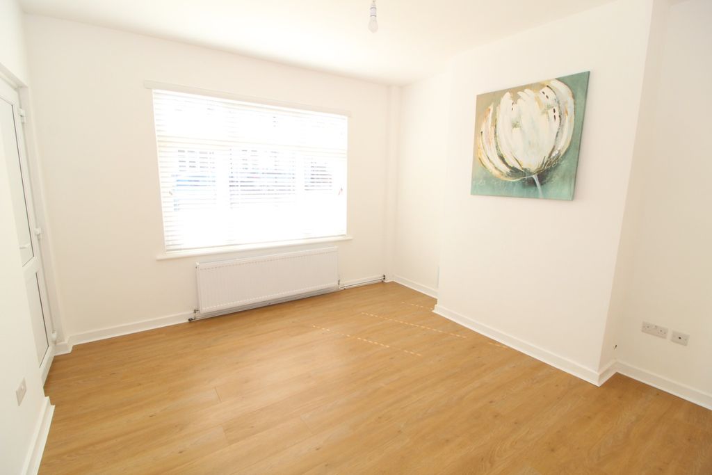 Property photo 2 of 10 3718352