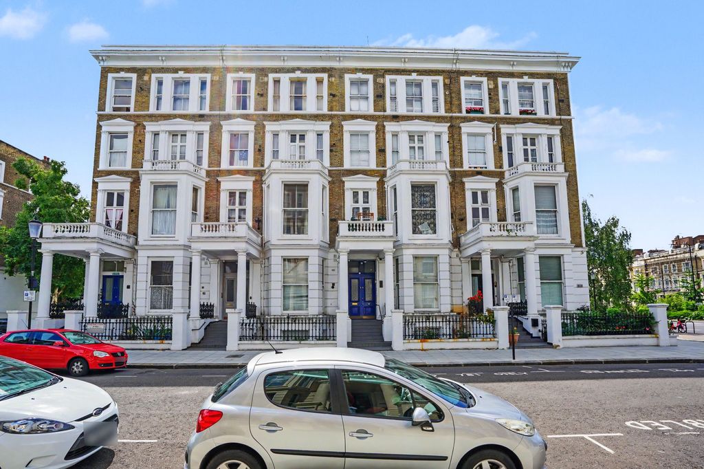 Property photo 2 of 8 Flat 30, 15 Nevern Road, Earl's Court, London Sw5 9Pq