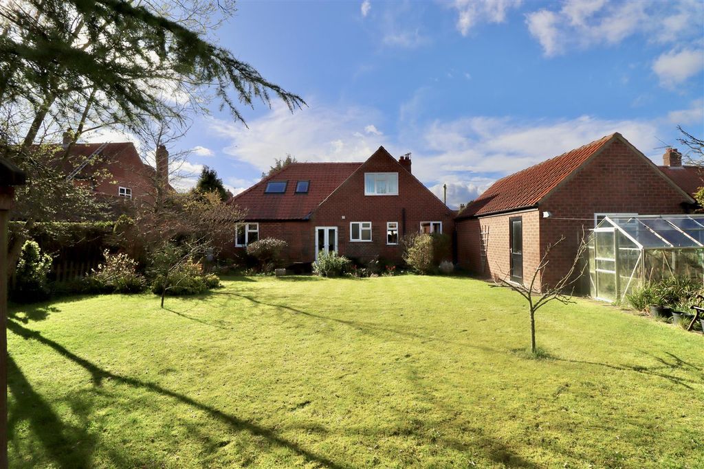 Property photo 2 of 16